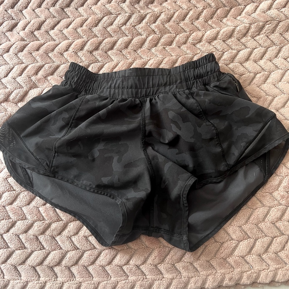 Lululemon hotty hot shorts 2.5”